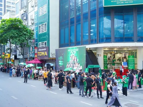 "Nóng 1000 độ C" tại siêu sinh nhật Thu Cúc 27 năm