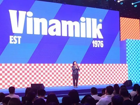 Ngoài "Xanh rực rỡ - Kem sữa ngọt ngào", Vinamilk phủ sóng truyền thông với bộ nhận diện thương hiệu mới đầy táo bạo