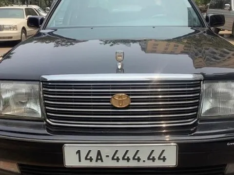 Đại gia Hà Nội chi hơn 1 tỷ đồng mua Toyota Crown 25 năm tuổi, biển lục quý 4