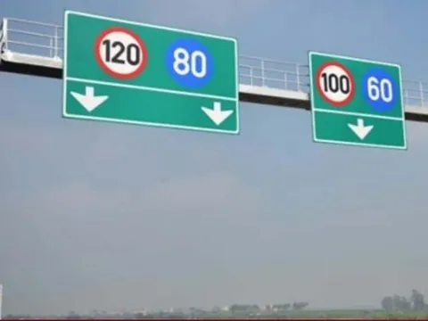 Đi bộ trên đường cao tốc bị phạt thế nào?