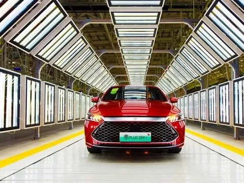 Trung Quốc mất 14 năm ‘đạp đổ’ thành quả 4 thập kỷ của phương Tây: Xe điện là ‘vũ khí bí mật’, thương hiệu ngoại dù muốn cũng khó có thể chiến thắng