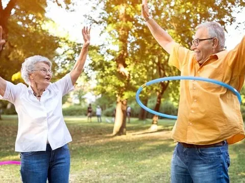 Từ 40 tuổi trở đi, chăm làm 9 điều này để khi về già trí tuệ luôn minh mẫn