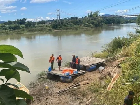 Đã tìm thấy thi thể hai người đàn ông trong vụ lật thuyền chở bắp