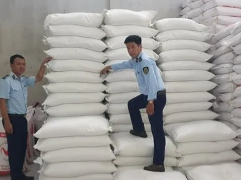 Tạm giữ 52 tấn gạo nhập khẩu không có nhãn phụ bằng tiếng Việt Nam