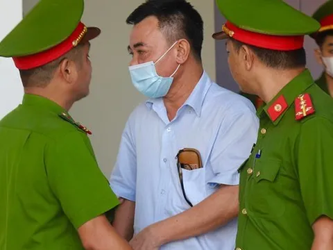 Chuyển 2,65 triệu USD "chạy án", cựu phó giám đốc Công an Hà Nội khóc nghẹn tại tòa