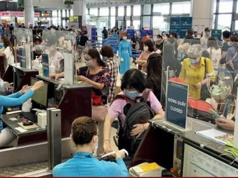 Nâng trần giá vé máy bay: Giá tour có thể tăng đến 30%, sức mua giảm