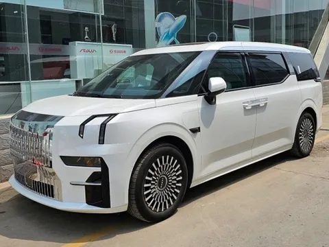 Lộ MPV mới của Volvo: To ngang Carnival, thiết kế góc cạnh kiểu SUV, ra mắt trong năm nay