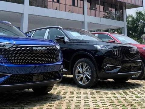 Loạt ảnh đầu tiên của Haval H6 về đại lý tại Hà Nội cho thấy nhiều trang bị hiện đại của mẫu xe có giá dự kiến gần 1,1 tỷ, ngang cỡ CX-5, CR-V