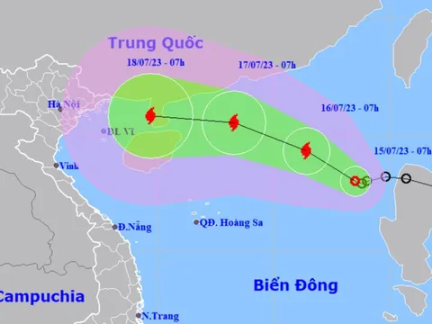 Áp thấp nhiệt đới mạnh lên thành bão, giật cấp 12 hướng vào nước ta