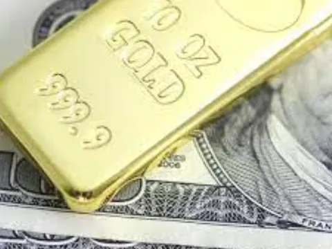 Giá vàng tăng mạnh lên đỉnh cao mới, USD oằn mình trước hàng loạt dấu hiệu giảm phát ở Mỹ