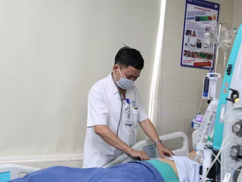 Người đàn ông bị hỏng gan nặng do lạm dụng thuốc nam