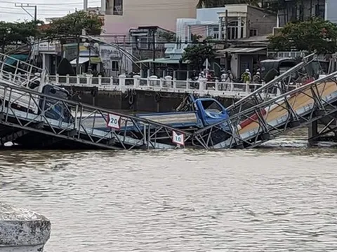 Một cây cầu tạm ở TP Trà Vinh bất ngờ sập khi đang thử tải