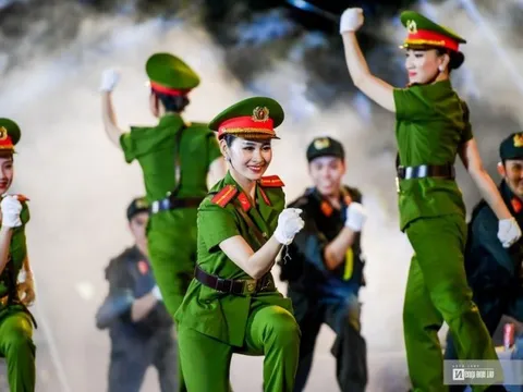 Ngắm nhìn vũ đạo uyển chuyển của các nữ chiến sĩ công an