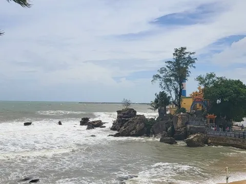 Nhiều du khách kẹt lại ở Phú Quốc vì ảnh hưởng của bão số 1