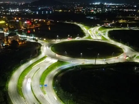 Hình ảnh nút giao TP Bắc Ninh hơn 400 tỷ đồng 'tỏa sáng' trong đêm