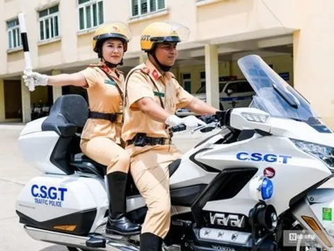 Bàn giao hàng chục siêu xe Honda Goldwing cho CSGT 11 tỉnh, thành phố