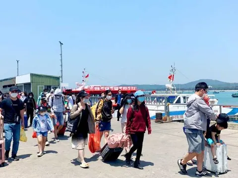 Hạ Long, Cát Bà đồng loạt cấm biển từ chiều 17-7