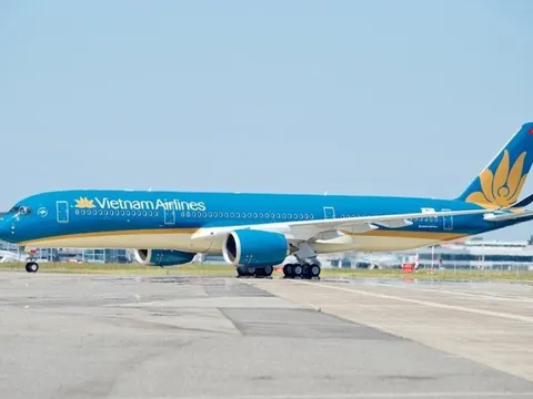 Máy bay Vietnam Airlines hạ cánh khẩn cấp tại Dubai cấp cứu hành khách