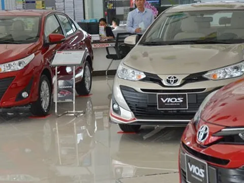 Lãi suất giảm, có nên mua xe trả góp chạy dịch vụ?