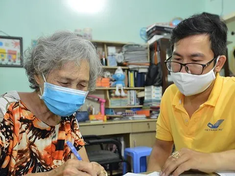Bất ngờ lùi lịch trả lương hưu, trợ cấp tháng 8