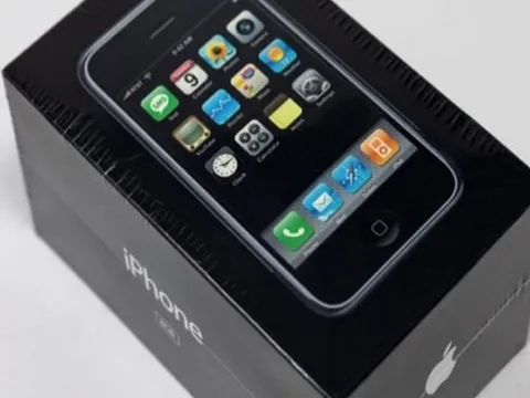 iPhone đời đầu được rao bán với mức giá không thể tin nổi