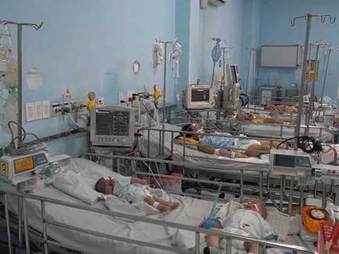 TP HCM: Trẻ mắc bệnh tay chân miệng tăng gấp đôi, bác sĩ không kịp trở tay