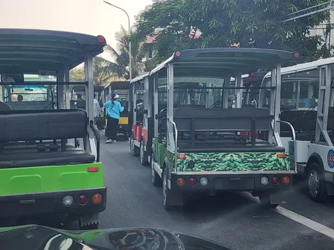 Bát nháo xe điện không phép ở điểm du lịch nổi tiếng Thanh Hóa