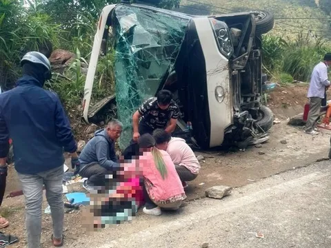 Tai nạn nghiêm trọng trên đèo Khánh Lê, 4 du khách nước ngoài tử vong