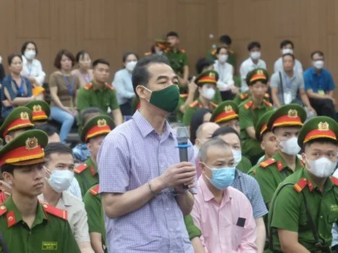 CLIP: Cựu thứ trưởng Tô Anh Dũng khóc nghẹn tại phiên tòa "Chuyến bay giải cứu"