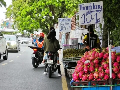 Rau quả chưa thoát cảnh được mùa rớt giá