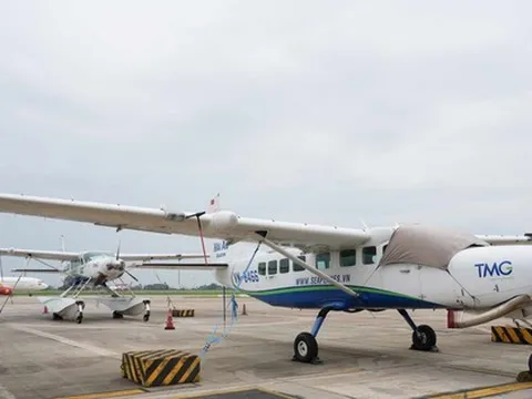 Khóa bánh, phủ bạt, neo giằng máy bay tại Nội Bài