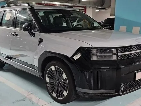 Hyundai Santa Fe 2024 ngoài đời thực: Hầm hố như Land Rover, chờ ngày lăn bánh tại Việt Nam