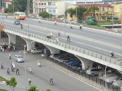 Hình ảnh trái ngược tại các gầm cầu cạn Hà Nội