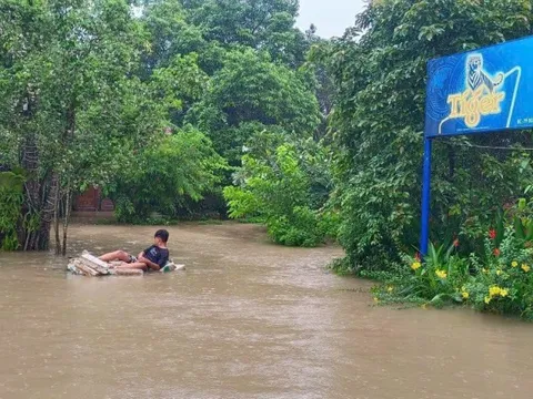 Phú Quốc sơ tán người già và trẻ nhỏ trong đêm vì mưa lũ