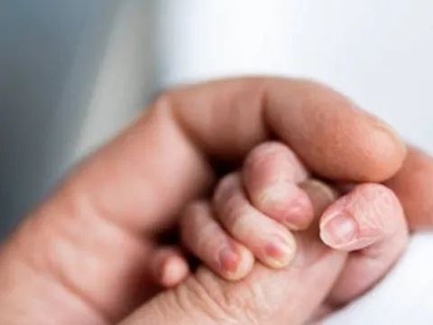 Bà ngoại 50 tuổi mang thai tự nhiên