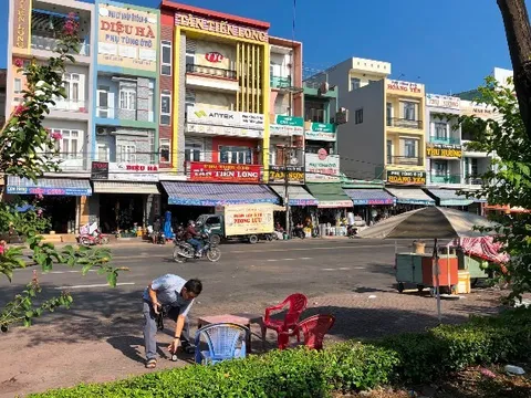 Vừa vào quán nhậu, một thanh niên bất ngờ bị chém tử vong