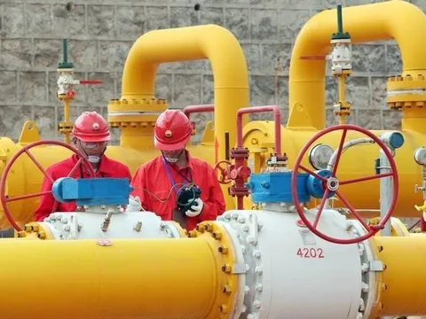 Dù nền kinh tế suy yếu, một quốc gia châu Á vẫn mua dầu Nga kỷ lục, tinh chế rồi tung ra thị trường thu lời khổng lồ