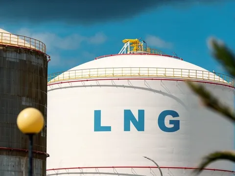 Lo sợ 1 điều, các quốc gia châu Á đua xây cảng, làm bể chứa để tích trữ LNG