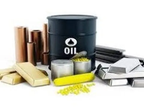 Thị trường ngày 22/7: Giá dầu tăng mạnh, khí tự nhiên, vàng, đồng và quặng sắt đồng loạt giảm, cao su thấp nhất gần 2 năm