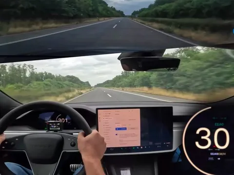 Tesla Model S Plaid có thể đạt tốc độ tối đa lên đến 320 km/giờ
