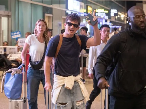 Dàn VinFast VF 9 đưa đón siêu sao Charlie Puth có gì đặc biệt?