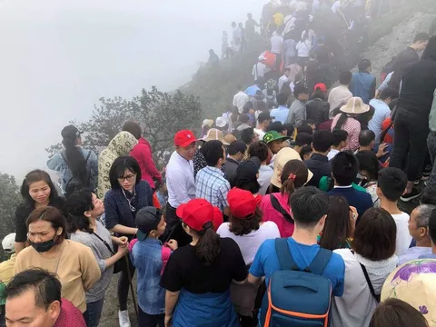 Ban quản lý giải thích vì sao tiền công đức ở Yên Tử thấp