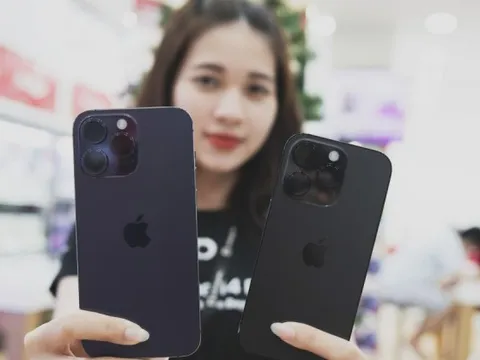 "Gió đổi chiều" trong cuộc chiến giá rẻ, khách Việt mua điện thoại iPhone, Samsung đang hưởng lợi