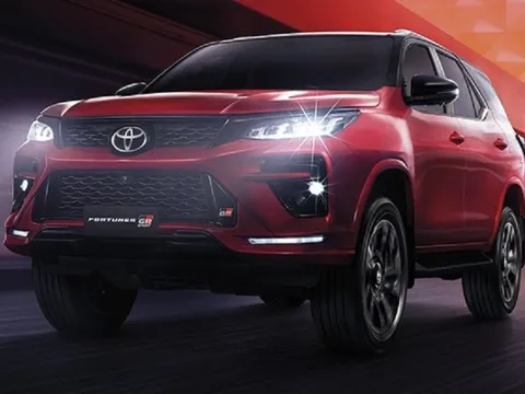 Toyota Fortuner 2023 ra mắt tháng sau: Mạnh hơn, tiện nghi hơn, nâng cấp lần cuối trước khi lên đời