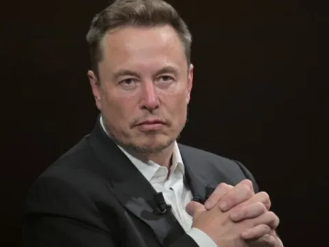 Cổ phiếu Tesla lao dốc, Elon Musk thủng túi hơn 20 tỷ USD trong một ngày