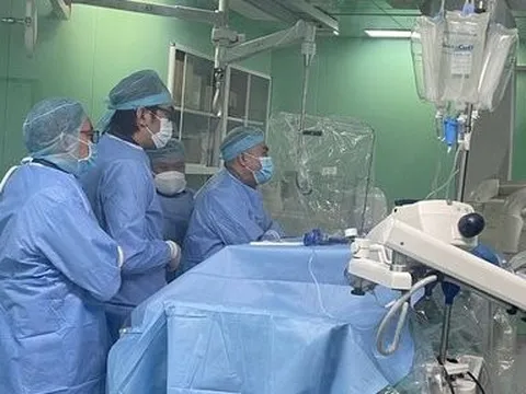 Can thiệp thành công bệnh nhân bị rò động - tĩnh mạch vùng xoang hang phức tạp