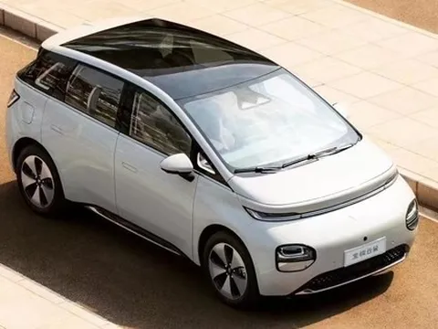 Mẫu xe điện 'anh em' với Wuling Hongguang chuẩn bị ra mắt cuối tháng này: ghế sofa ngả ra như giường, giá từ 327 triệu đồng