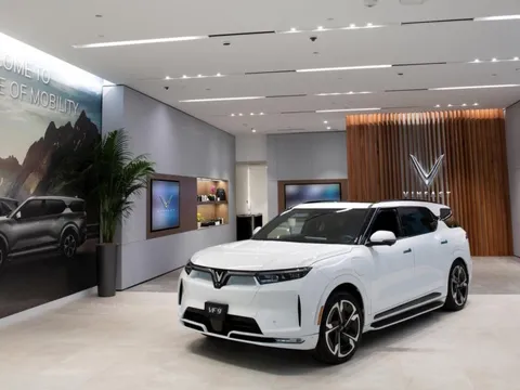 Không phải giá đắt hay phạm vi hoạt động, WSJ 'đọc vị' lý do ô tô điện vẫn lẹt đẹt tại Mỹ - Hóa ra VinFast đã sớm đi trước các đối thủ 1 bước dài