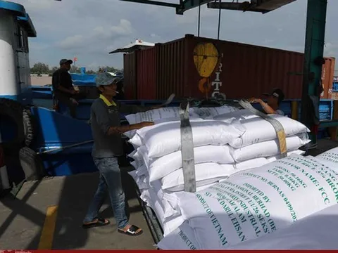 Xuất khẩu gạo thu về gần 2,4 tỷ USD