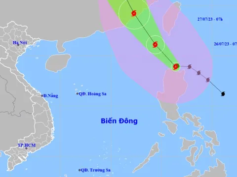 Bão Doksuri giật trên cấp 17 sắp vào Biển Đông, sóng biển cao 5-7 m